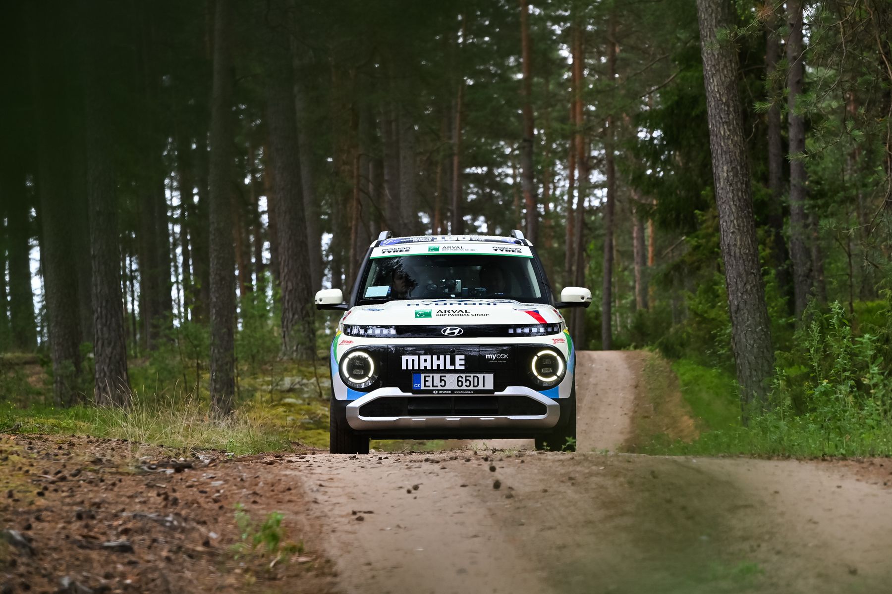 NESTE MY RENEWABLE CHARGE EV RALLY LATVIA DEBIJĀ STARTĒS 21 EKO-EKIPĀŽA